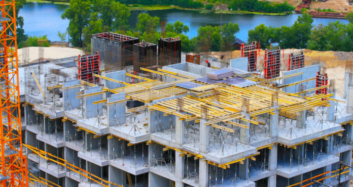 Применение бетонных конструкций в процессе строительства жилых многоэтажных зданий